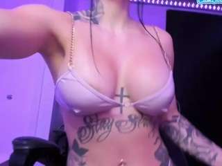 emmarosebvip's CamSoda show and profile