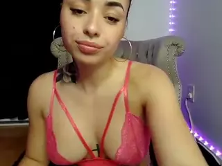 emmarosebvip's Live Sex Cam Show