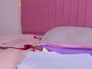 alexa-parissbk's CamSoda show and profile