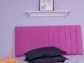 alexa-parissbk's CamSoda show and profile