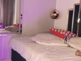 samantha-mature