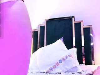 samantha-mature