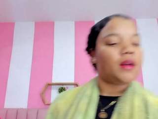 zoe-maria's CamSoda show and profile