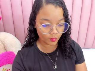 zoe-maria's CamSoda show and profile