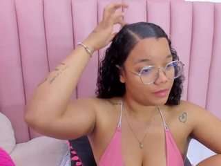 zoe-maria's CamSoda show and profile