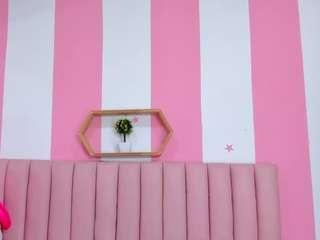 zoe-maria's CamSoda show and profile