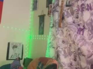 Live webcam model haitiansinsationsquirtqueen on Soda Cams