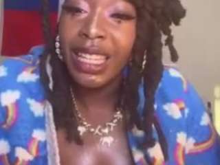 Live webcam model haitiansinsationsquirtqueen on Soda Cams