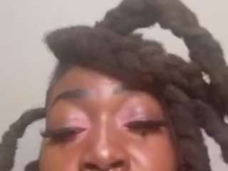 Live webcam model haitiansinsationsquirtqueen on Soda Cams