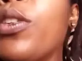HaitianSinsationSquirtQueen's Live Sex Cam Show