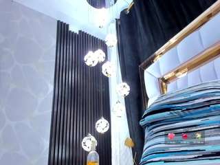 sarayroyse's CamSoda show and profile