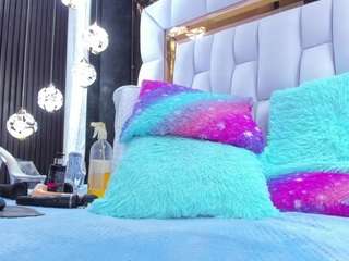 sarayroyse's CamSoda show and profile