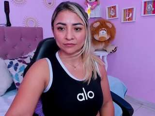 taste-biigass Live Webcam on CamSoda