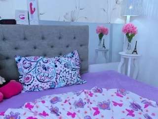 taste-biigass, female webcam model,  years old, on live webcam