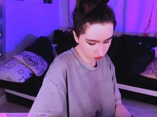 lilythompsonx's CamSoda show and profile