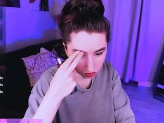 lilythompsonx, female webcam model,  years old, on live webcam