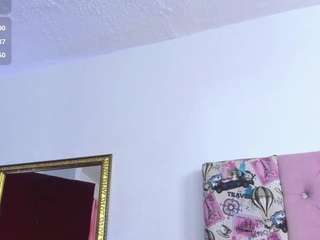 Live webcam model indiracollins on Soda Cams