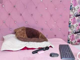 Live webcam model indiracollins on Soda Cams