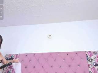 Live webcam model indiracollins on Soda Cams