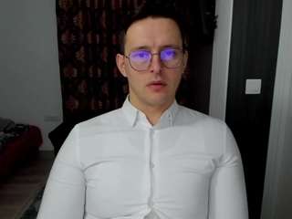 davidgg2000's CamSoda show and profile