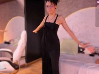 emma-nakamura webcam model