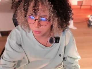 emma-nakamura webcam model