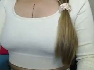 rubia_oficialmilf