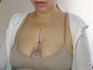 rubia_oficialmilf