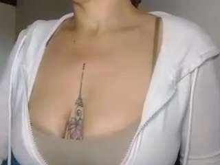 rubia_oficialmilf