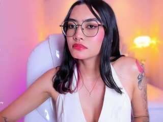 azurakindong's CamSoda show and profile