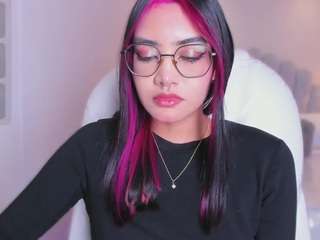 AzuraKindong live webcam show