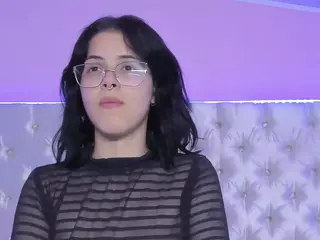 Bella Good Girl's Live Sex Cam Show