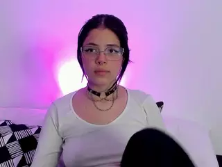 Bella Good Girl's Live Sex Cam Show