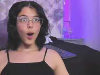 Bella Good Girl's Live Sex Cam Show