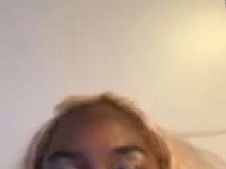 cocomami11 Live Webcam on CamSoda