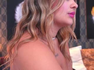 sharomross Live Webcam on CamSoda