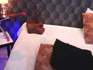 Live webcam model sharomross on Soda Cams