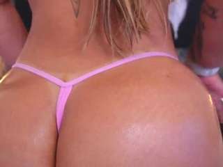 le modèle sharomross est en webcam porno dans un show sur le site camsoda, il possède les tags suivants: anal,fetish,toys,tattoos,squirt,spank,shaved-pussy,lovense,fuck machine,anal toys,fingering,doggy style,dildo-or-vibrator,deepthroat,creampie,cowgirl,butt-plug,brown eyes,body-massage,blowjob