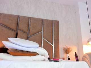 Live webcam model martiinaa-jones on Soda Cams