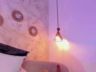Model ini sedang live sekarang. martiinaa-jones