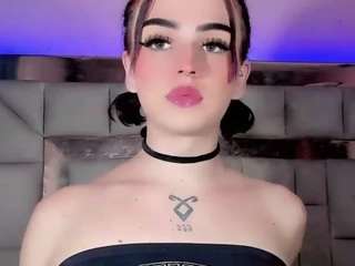 emmily-sofia Live Webcam on CamSoda