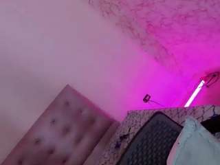 emmily-sofia Live Webcam on CamSoda