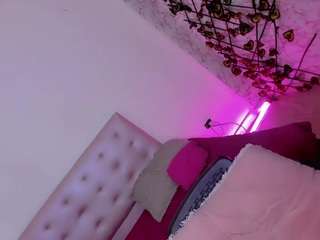 emmily-sofia Live Webcam on CamSoda