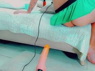 le modèle emilysaaenz est en webcam porno dans un show sur le site camsoda, il possède les tags suivants: anal toys,average,young adult,teen 18,tease,tattoos,orgasm,no smoking,lean,gape,fetish,facial piercings,drinking,dirty talk,brown eyes,black hair,hd,latin