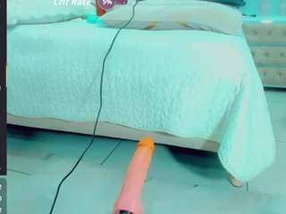 EmilySaaenz live webcam show