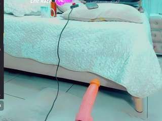 emilysaaenz's live room