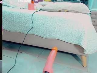 EmilySaaenz live cam preview