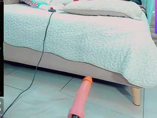 EmilySaaenz live cam preview