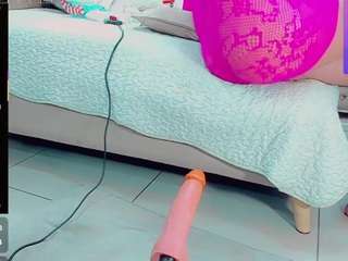 EmilySaaenz live cam preview