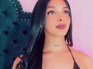 emmasaenz Live Webcam on CamSoda